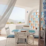 Happy Place, فيلة Chayofa