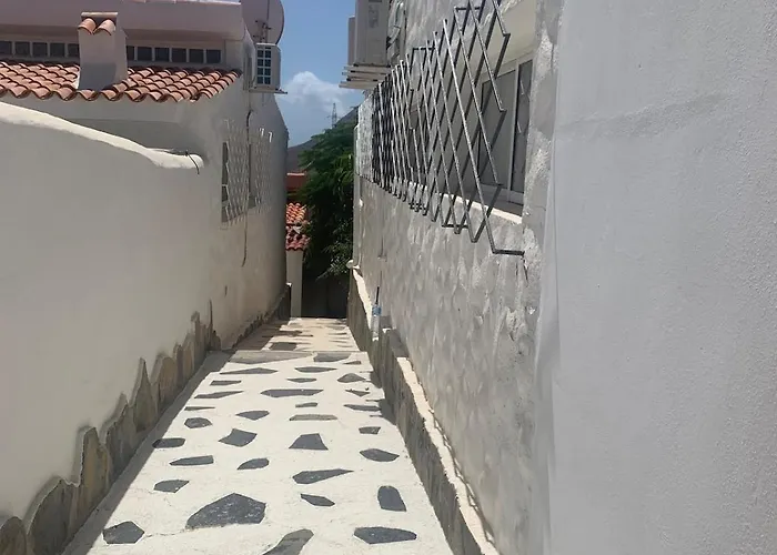 Happy Place, Villa Chayofa